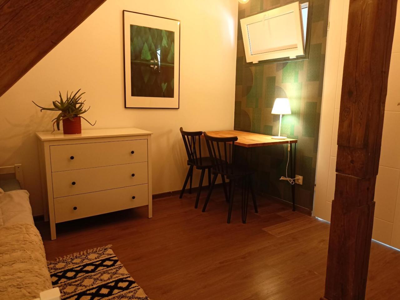 Lemuria Pokoje Hostel Chojnowska A Legnica Kültér fotó
