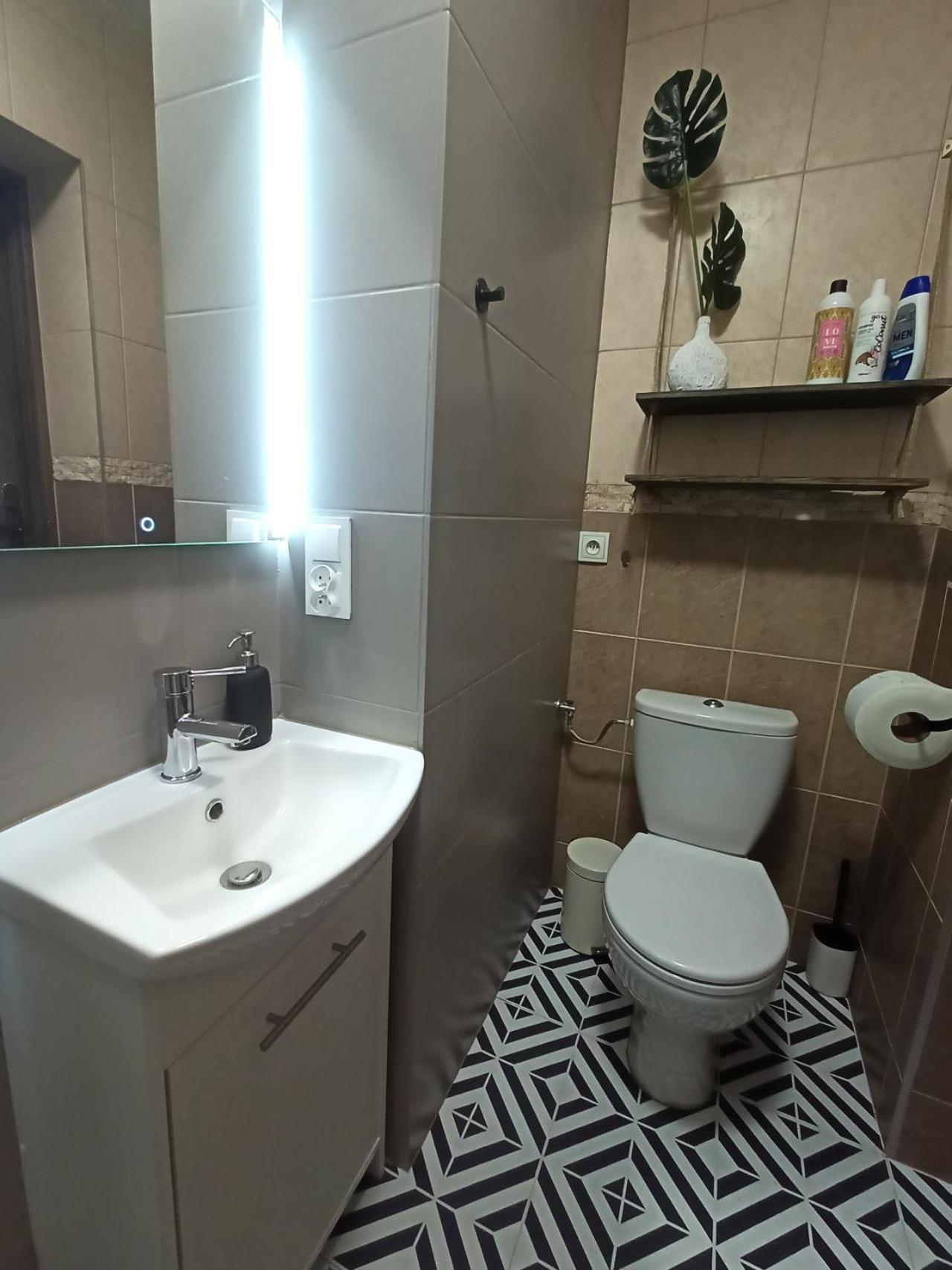 Lemuria Pokoje Hostel Chojnowska A Legnica Kültér fotó