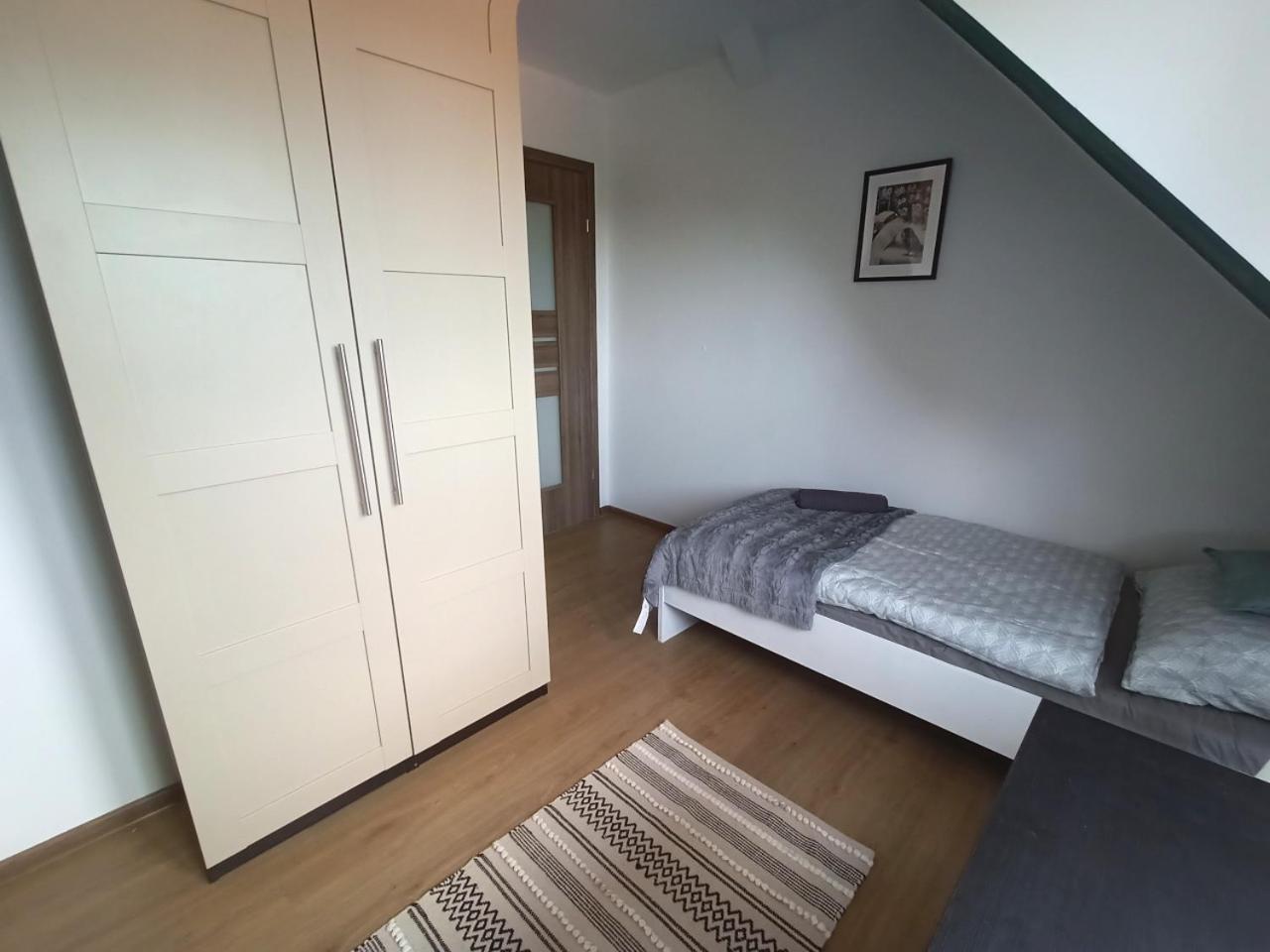 Lemuria Pokoje Hostel Chojnowska A Legnica Kültér fotó